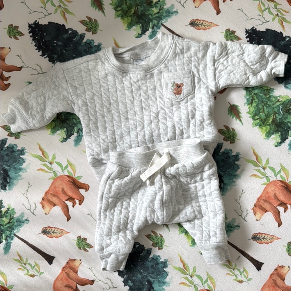 Adorable Quilted Baby Outfit in Light Gray
